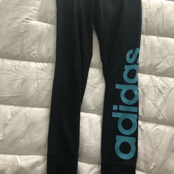 Adidas Essential high waisted logo leggings in black and blue - Picture 2 of 4